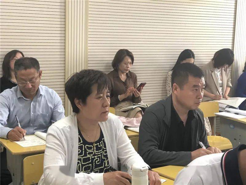 莱西七中孟主任说:江老师具有高超的教育机智,她能在教学过程中及时