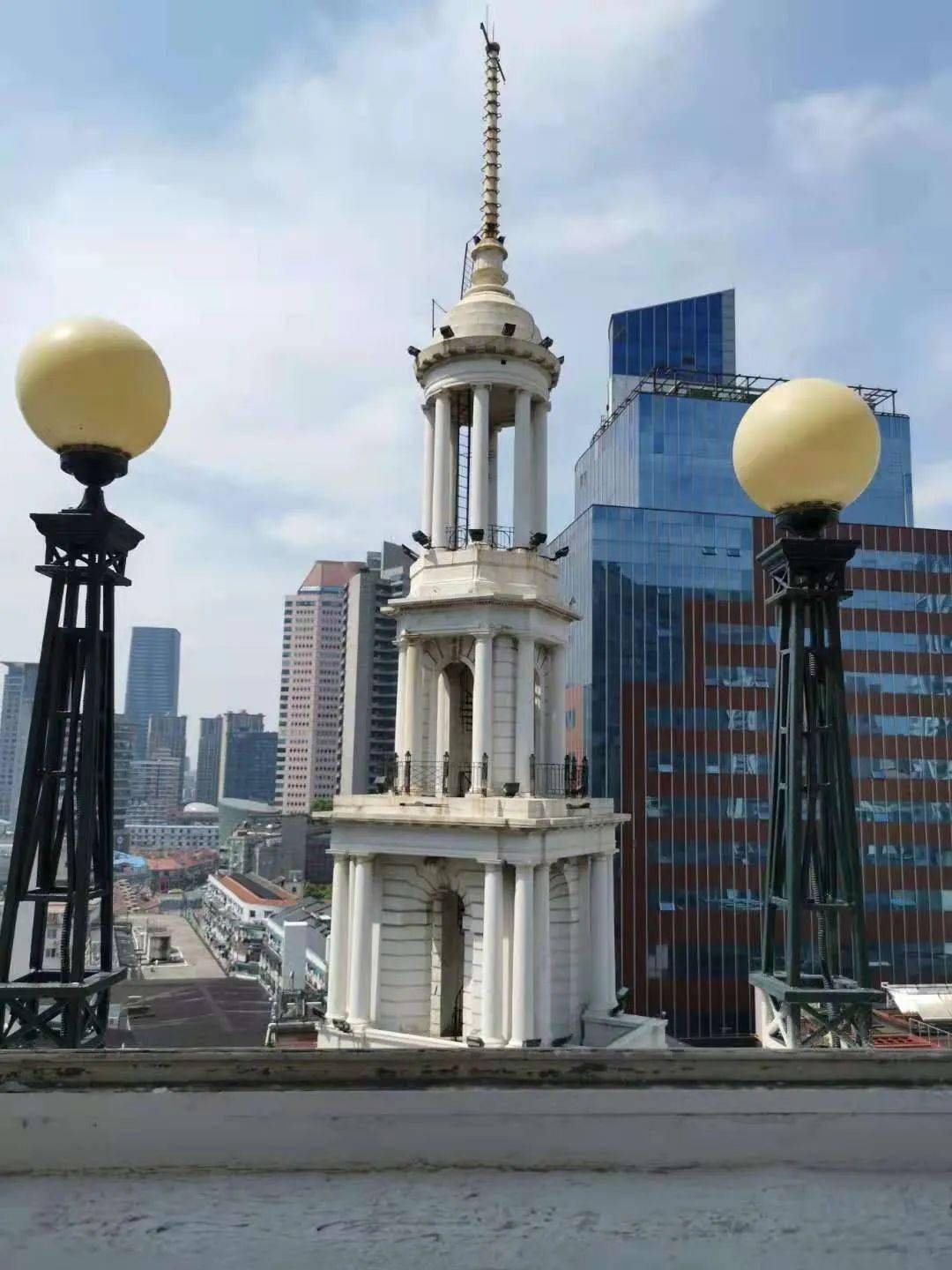 在绮云阁俯瞰南京路绮云阁内的旋转楼梯绮云阁相关历史介绍永安百货