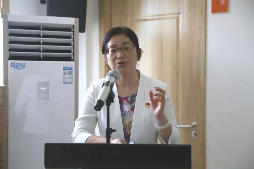 区委常委,组织部部长杨春花对"北外滩建设者之家"的正式启用表示热烈