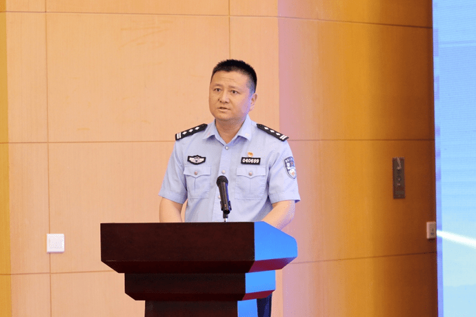 南京市公安局江宁分局科技信息化科科长王云龙作交流发言