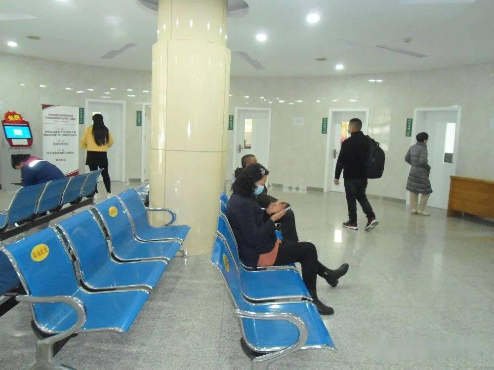 隔位就坐一医一患一诊室谢绝探视· end来源:榆次区人民医院点亮"在看