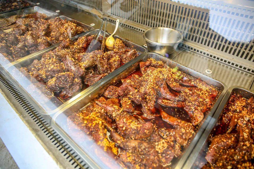 禅寺开了一年多的酷辣四川麻辣兔头,老板在四川也开过几年麻辣兔头店