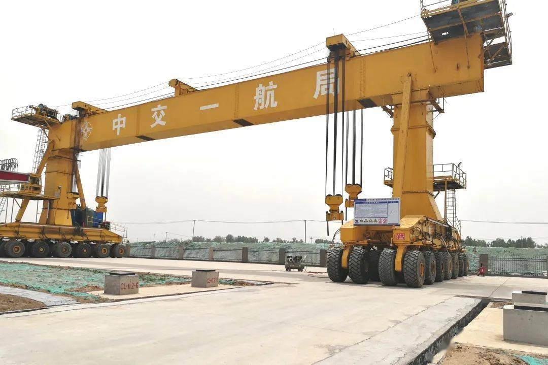 如今,一公司参建的石港城际项目遭遇提梁难题,为900吨提梁机"复出"