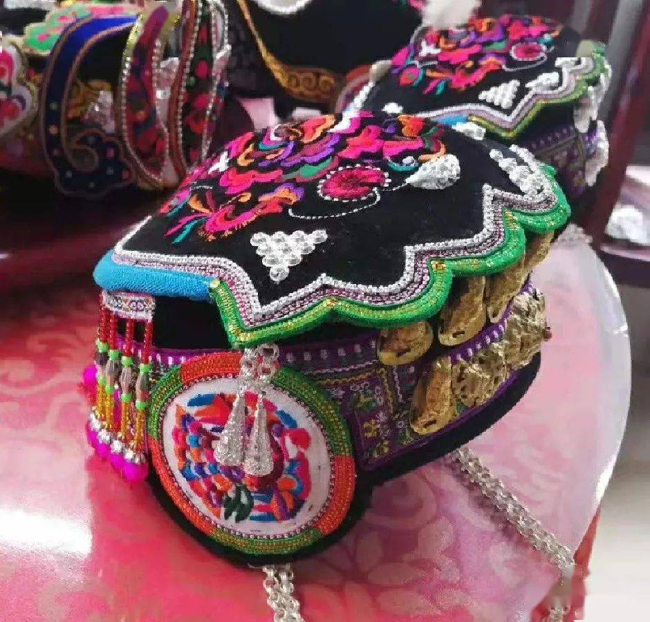 好看但分不清?红河县这几个乡镇的哈尼童帽是这样的