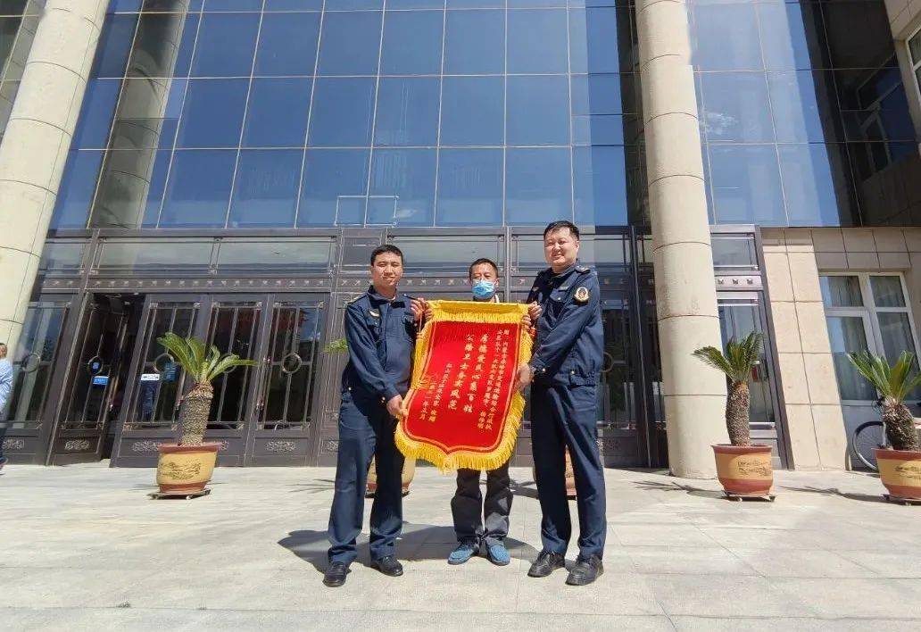 十一大队罗冠宇,杨伟明两名同志在路巡时发现g45大