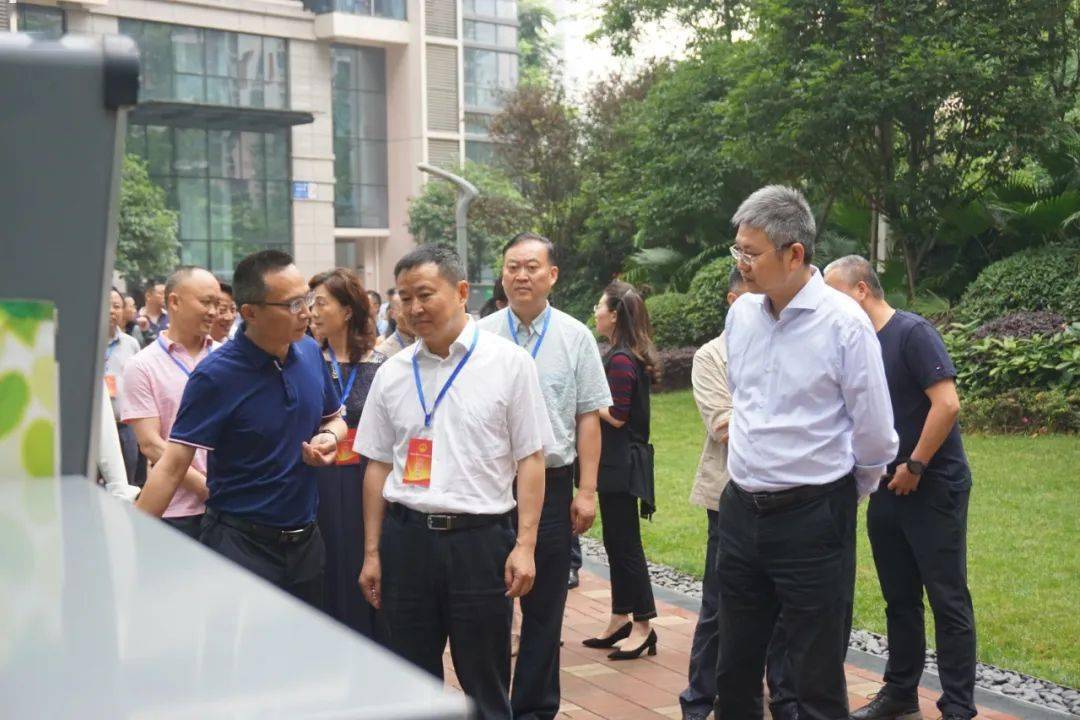 区人大常委会主任戴军,副主任涂金全,李奇志,杨巧琳,杨盛勇,胡元义