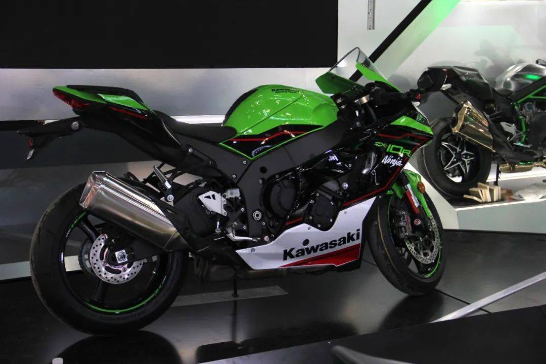 2368万起川崎新款大牛zx10rzx10rr发布