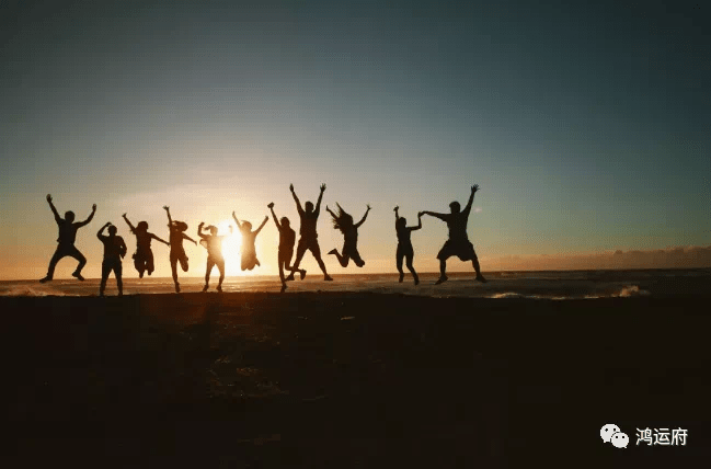 永远坦坦荡荡永远积极向上,永远阳光灿烂一定是:一个优秀的团队低头有