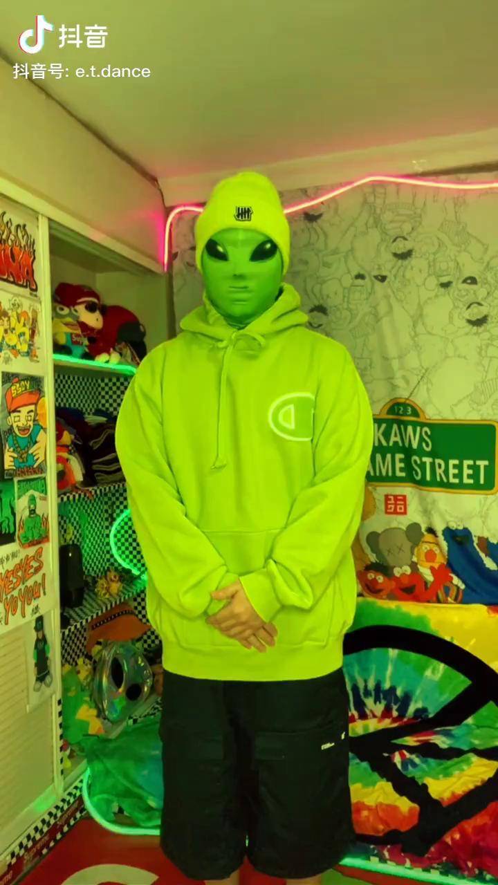 蹦蹦蹦swaget外星人街舞舞蹈卡点沙雕日常dou小助手