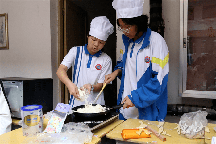青春少年燃激情砥砺奋进新征程独山县第三中学举办第九届校园文化艺术