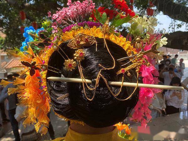 蟳埔女服饰与头饰非遗传承人黄晨谈到,蟳埔女服饰最突出的特点是简朴