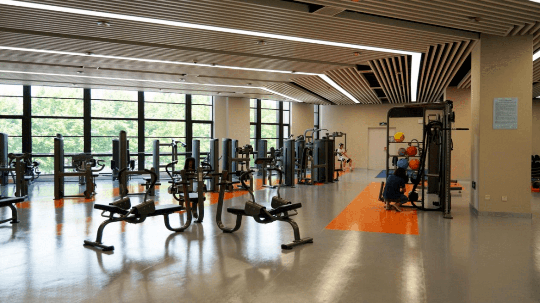 夏日运动好去处1江湾校区综合体育馆等你来