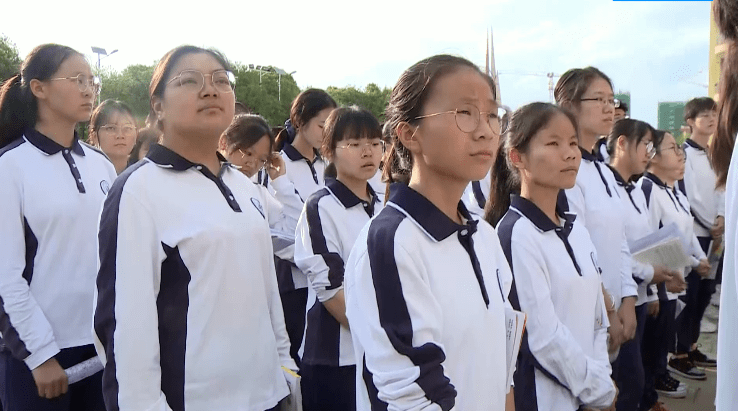 更好地激勵學生奮力衝刺高考,5月31日早上七點半,文山州第一中學舉行