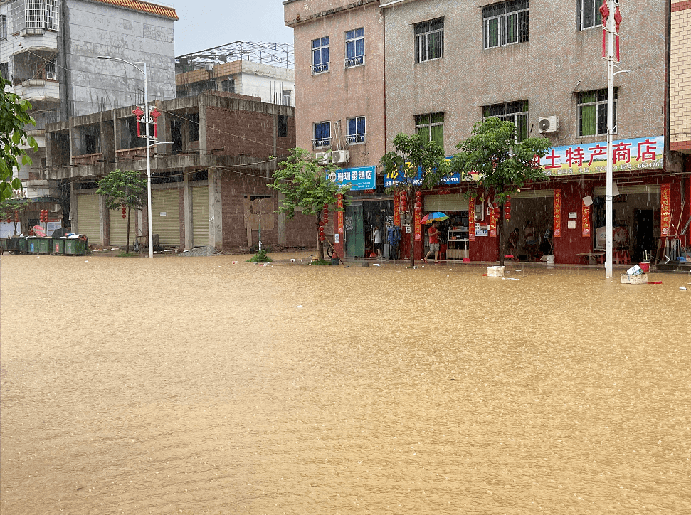 昨日龙门县局发布今年第一个暴雨红色预警信号!