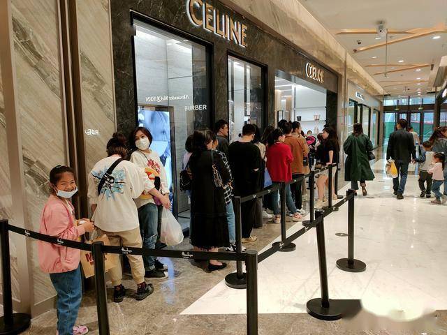 宁波最奢侈的商场,购物需排长队,连马桶都是智能的