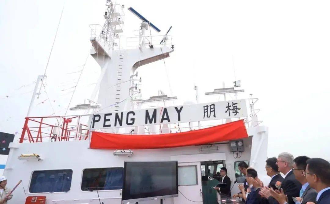 外高桥造船为福茂集团建造的21万吨散货船朋梅轮顺利命名