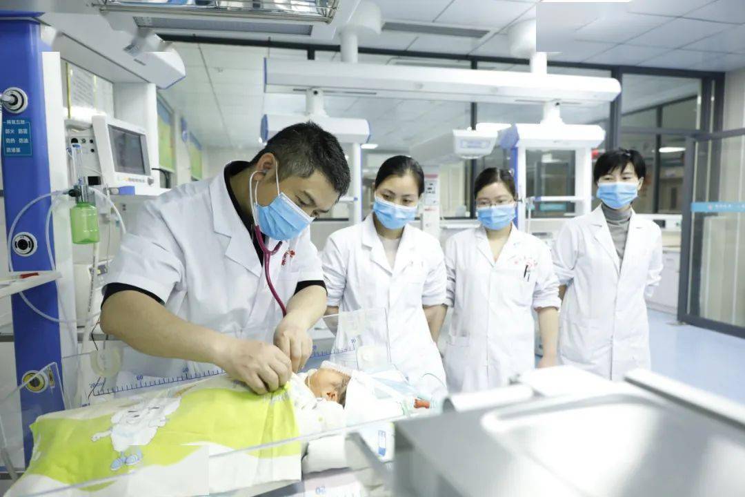 全院洒爱早产小"王子" 新生儿科情牵18个日夜_医生