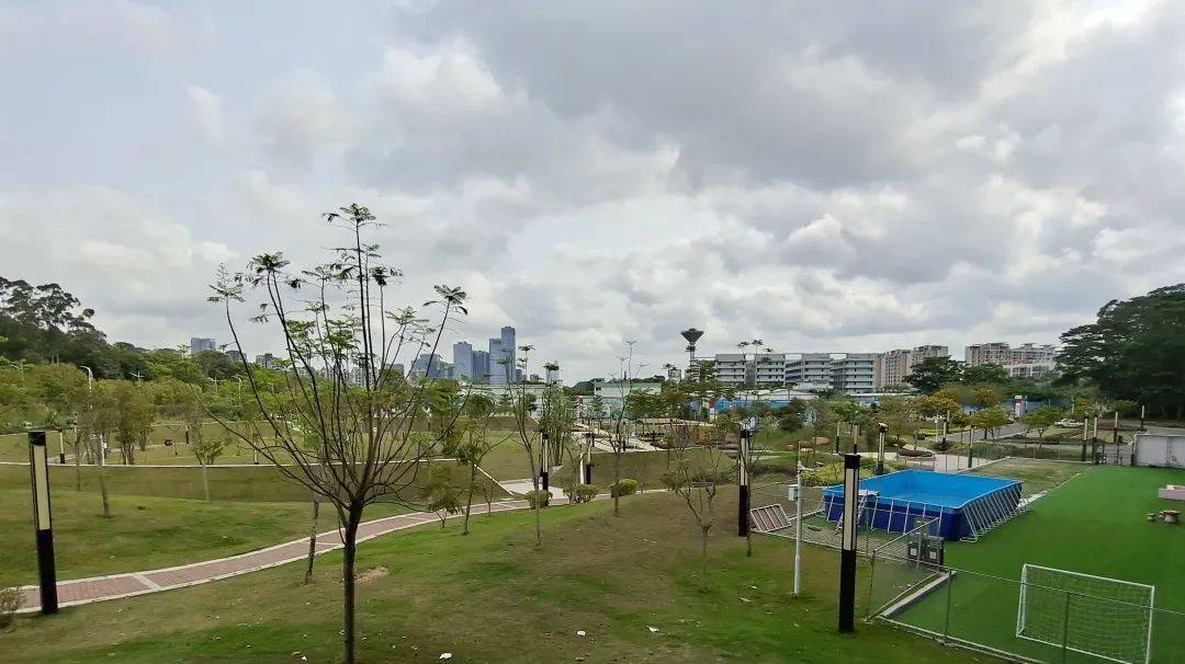 滑动查看照片公园地址:东莞南城蛤地蛤旺路旺龙立业花园对面遇见宠儿