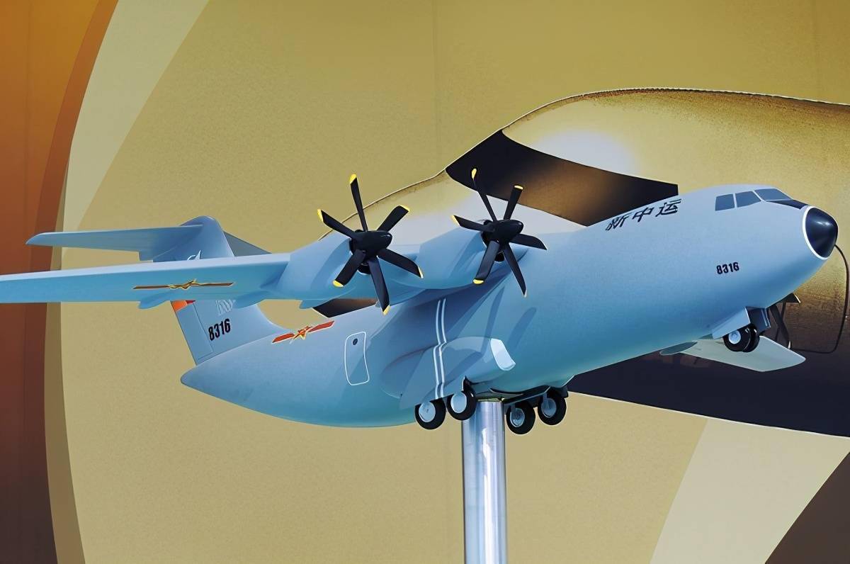 运输机应该是1架四发涡桨运输机,它将替代现役运-8和运-9战术运输机