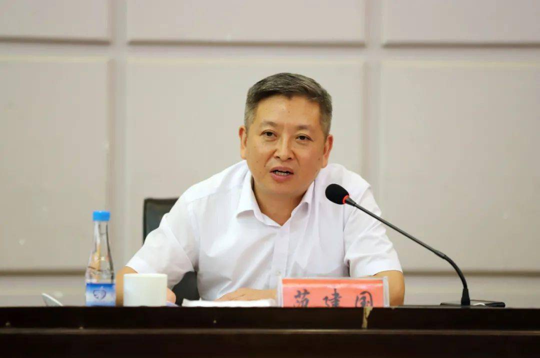 范建国对企业情况作了简要介绍,对兴文县高度重视与公司的对接工作