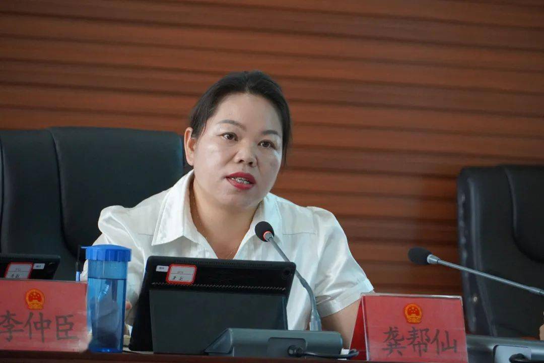 会议表决通过了《梁河县人大常委会关于全县教师周转宿舍项目实施情况