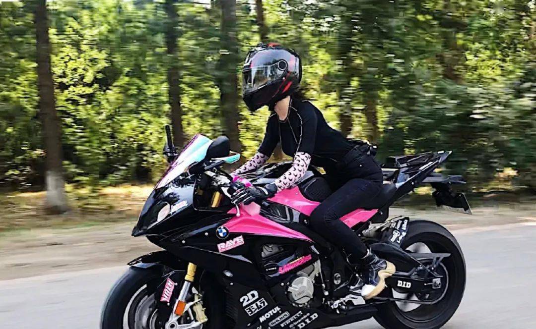 虞书欣挑战痞幼机车大秀深v水手制服化身暴走萝莉谁才是真机车女神