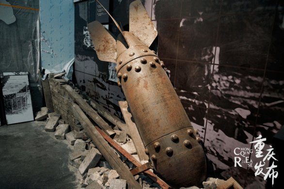 防空隧道内还原展示的大轰炸场景 邹乐 摄