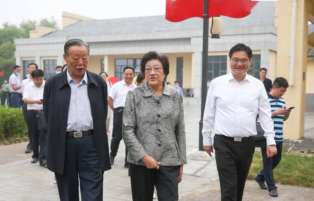 部党总支书记柏林的女儿,她在讲话中深情讲述了自己对盱眙的深厚情谊