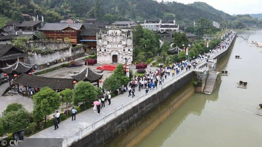 2021年6月1日,遊客在貴州省黔東南苗族侗族自治州天柱縣坌處鎮