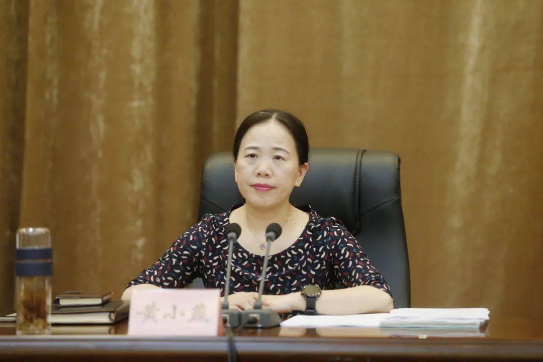 区委书记黄小燕出席会议并讲话,区委副书记熊振强