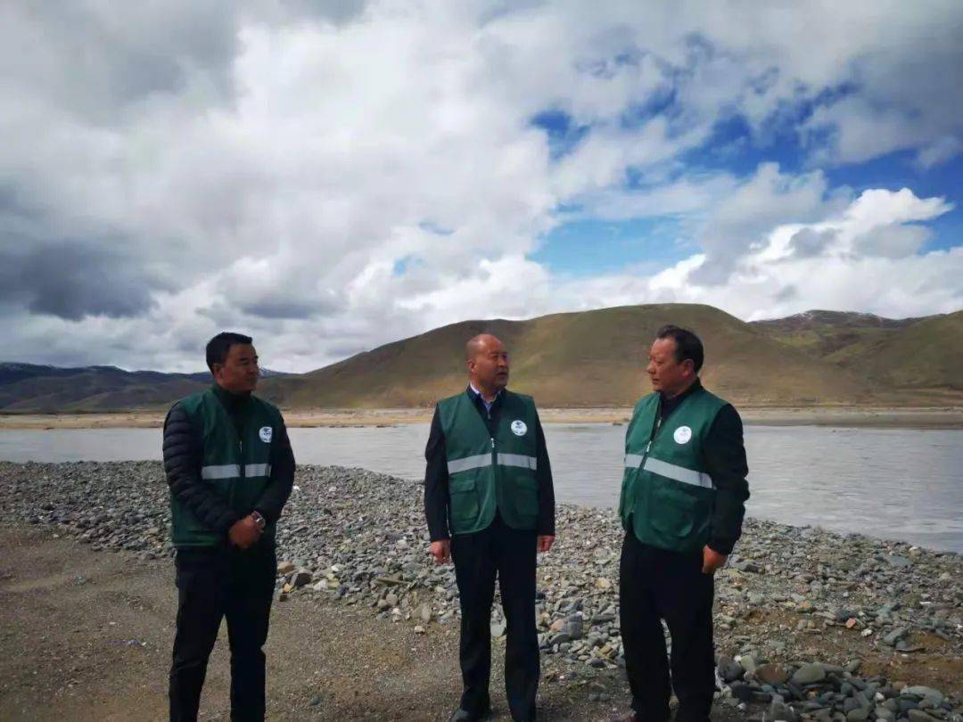 县委书记牛得海开展巡河工作