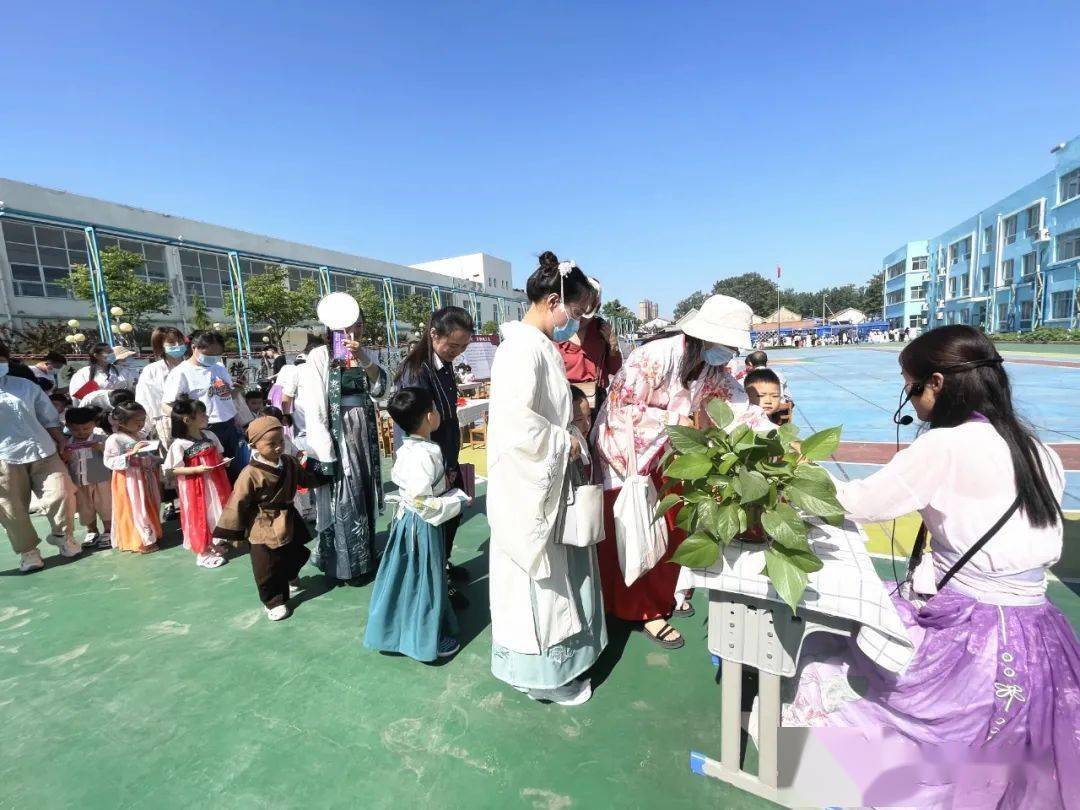 品漢服文化享遊戲之樂曹縣實驗幼兒園漢服藝術節來了