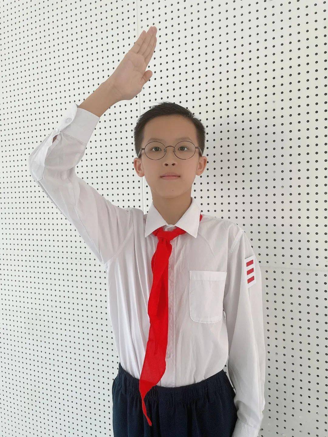 叶弘毅,兴趣爱好广泛,喜欢弹钢琴,书法,绘画,弹吉他,吹葫芦丝和唱歌