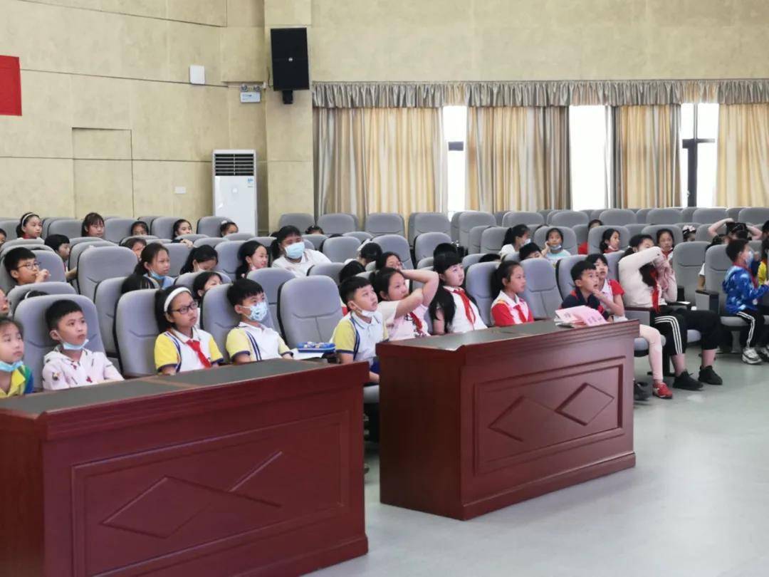 会飞的槭树种子吗2021年院士专家进校园活动走进武汉市实验博雅小学