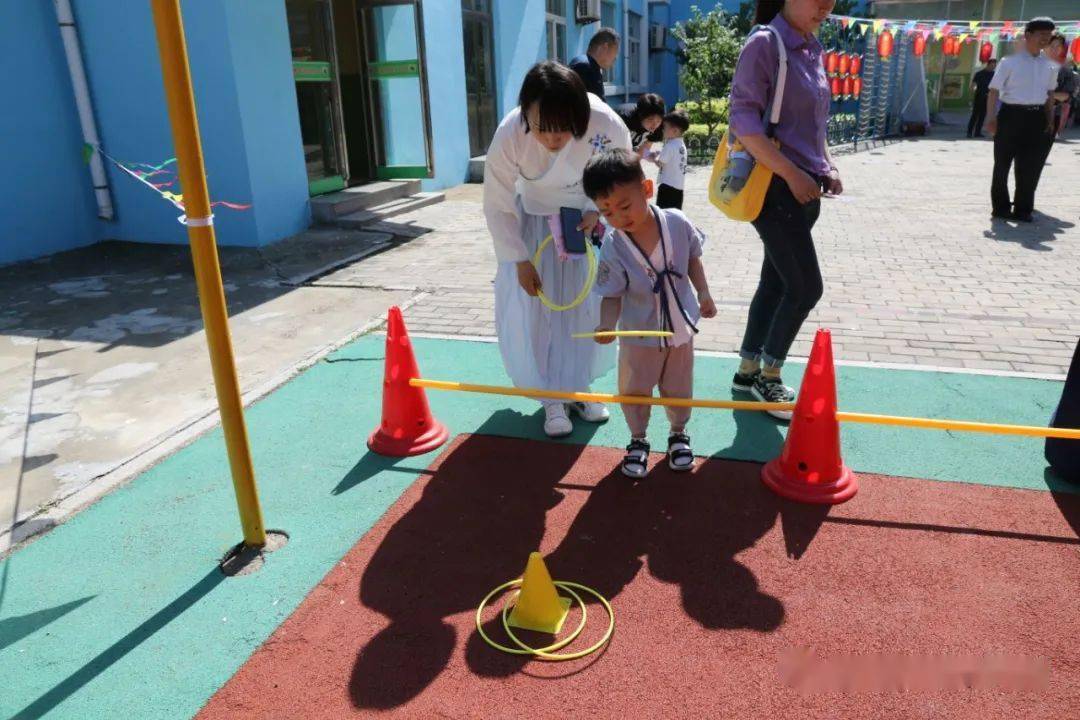 品漢服文化享遊戲之樂曹縣實驗幼兒園漢服藝術節來了