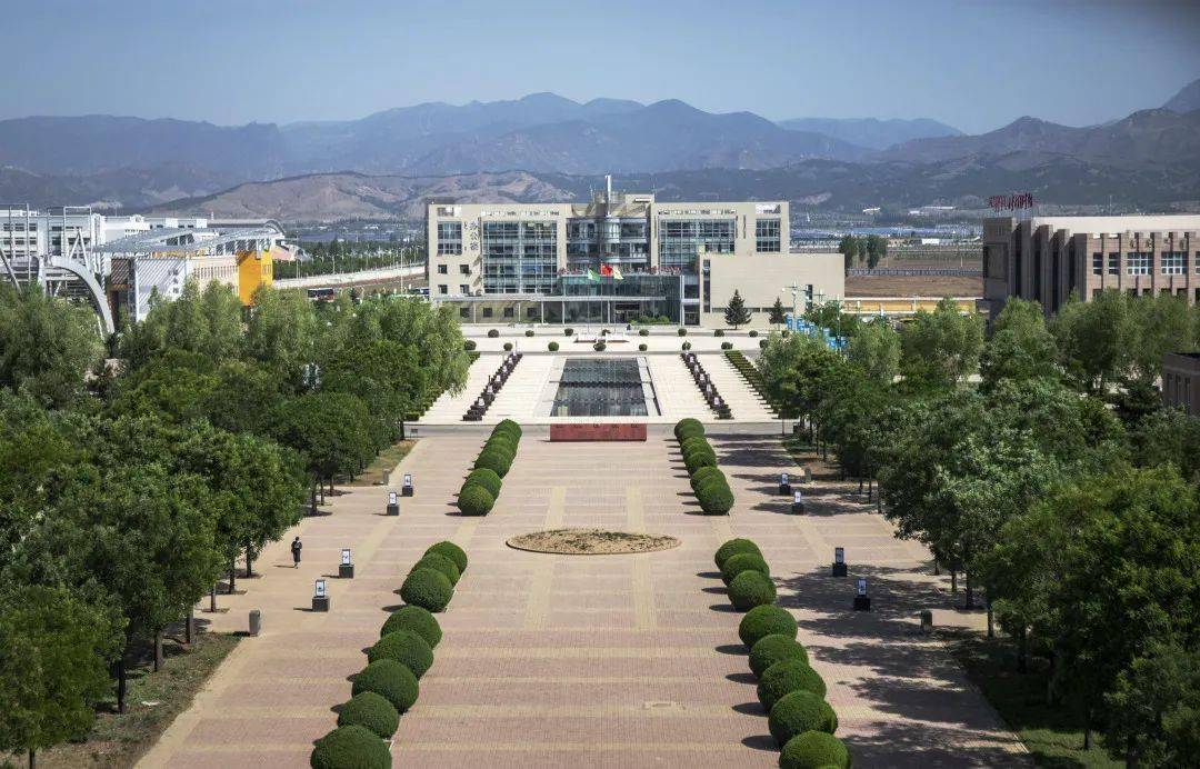 激情豪迈内蒙古商贸职业学院师生唱支山歌给党听内蒙古广播电视大学来