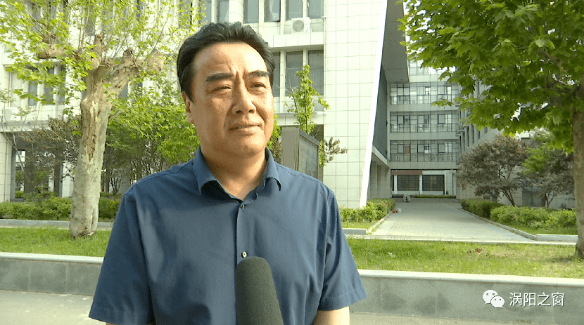 在涡阳一中考点,据该校副校长,业务副主考袁驰介绍说:"目前本校全体