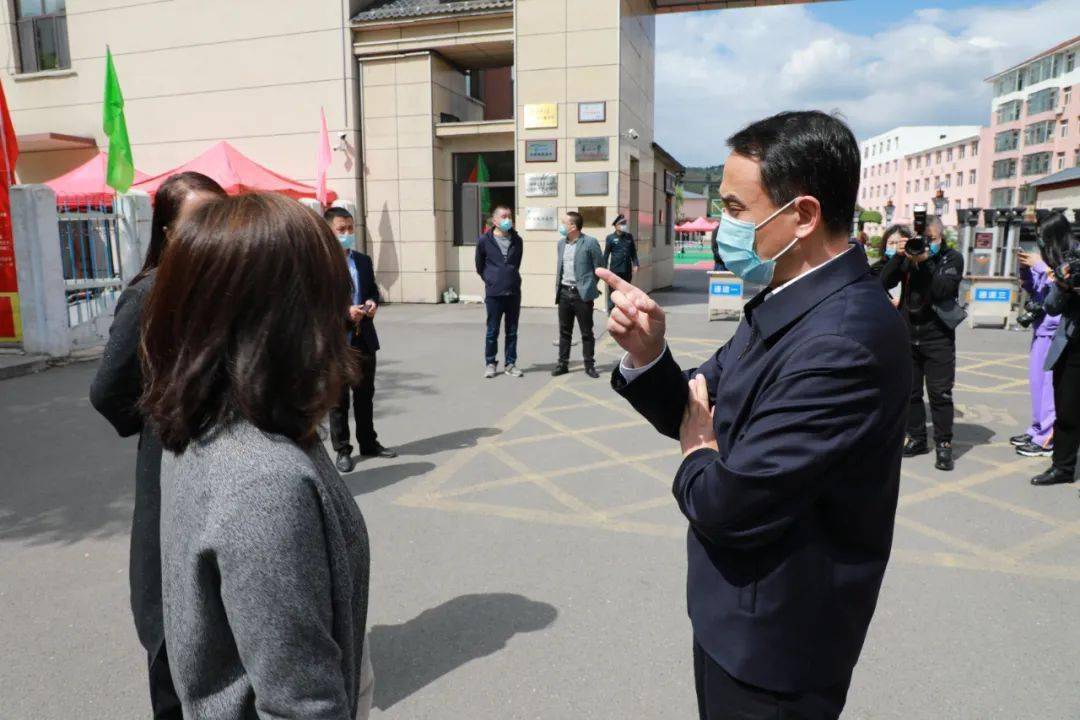 抚松县委书记张铁明深入抚松一中考点检查高考准备工作