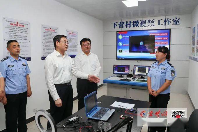 胡亚波来到郧西县观音镇龙桥村,实地察看民俗文化村建设情况,要求