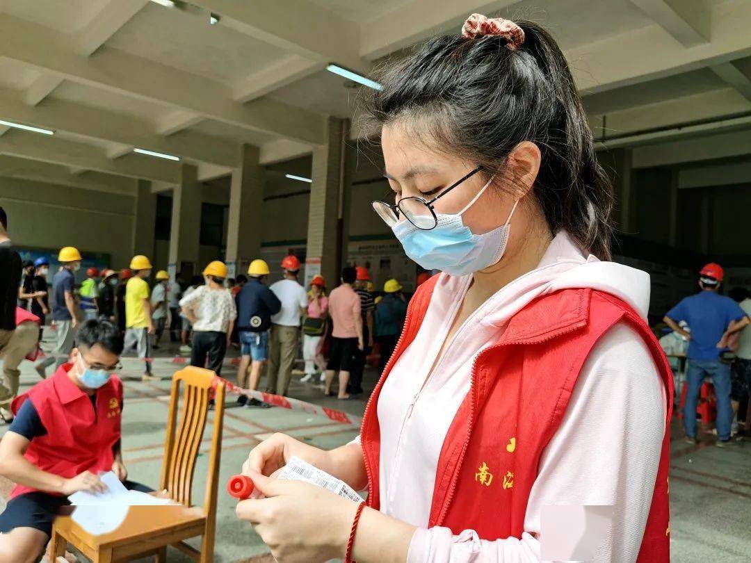 暖心核酸檢測致敬佛山五院的醫護人員佛山五院醫護:為南中學子點贊,也