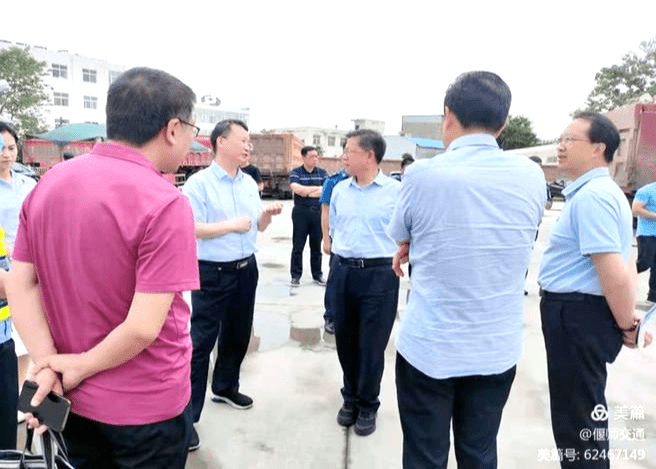 随后,调研组一行来到了高龙超限检测站,对站内停车场,卸货场进行了实