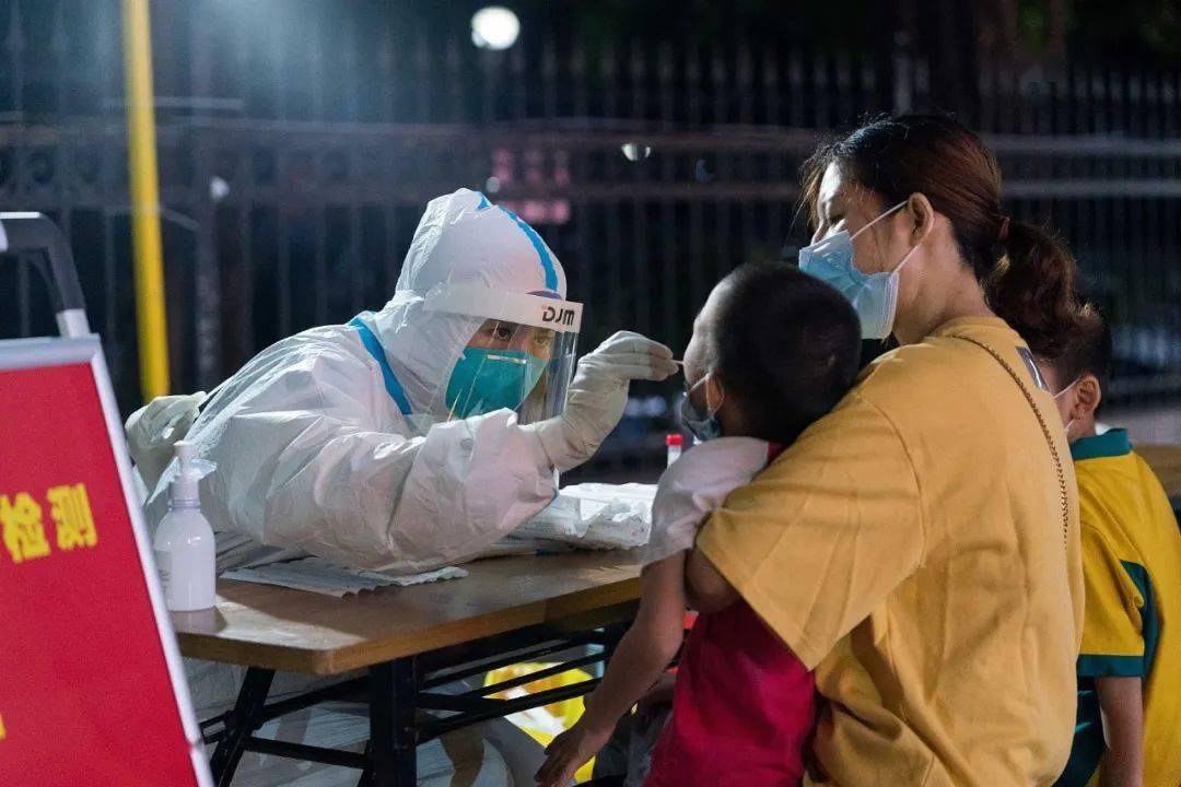 南通早七点五山滨江段再现成群江豚国家批准新冠疫苗紧急使用年龄扩大