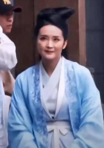 撞脸贾玲?王艳再演“晴儿格格”,脸部松垮浮肿
