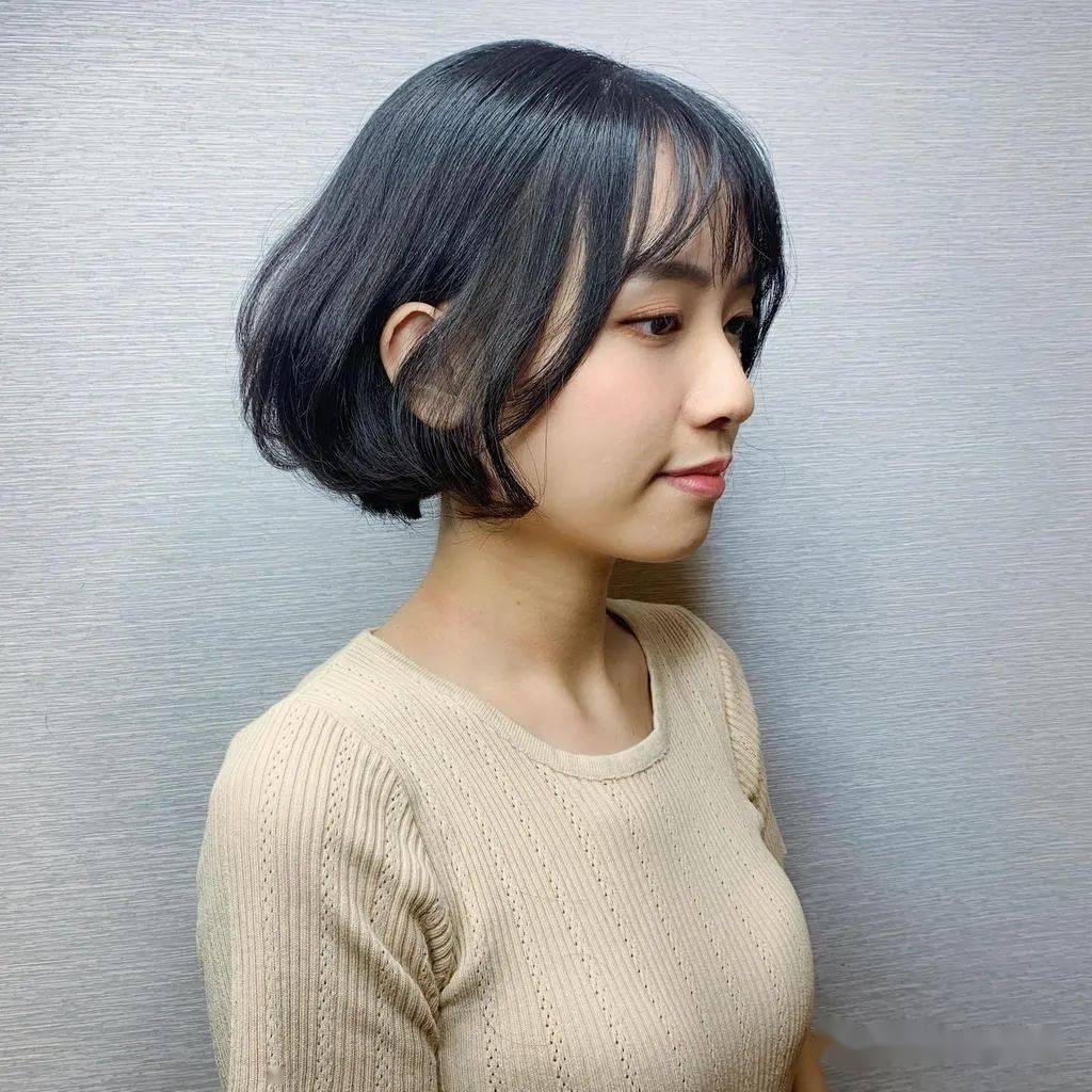 符合黄金比例的女孩儿们,今夏真的要剪一个下巴短发让朋友们惊艳一下