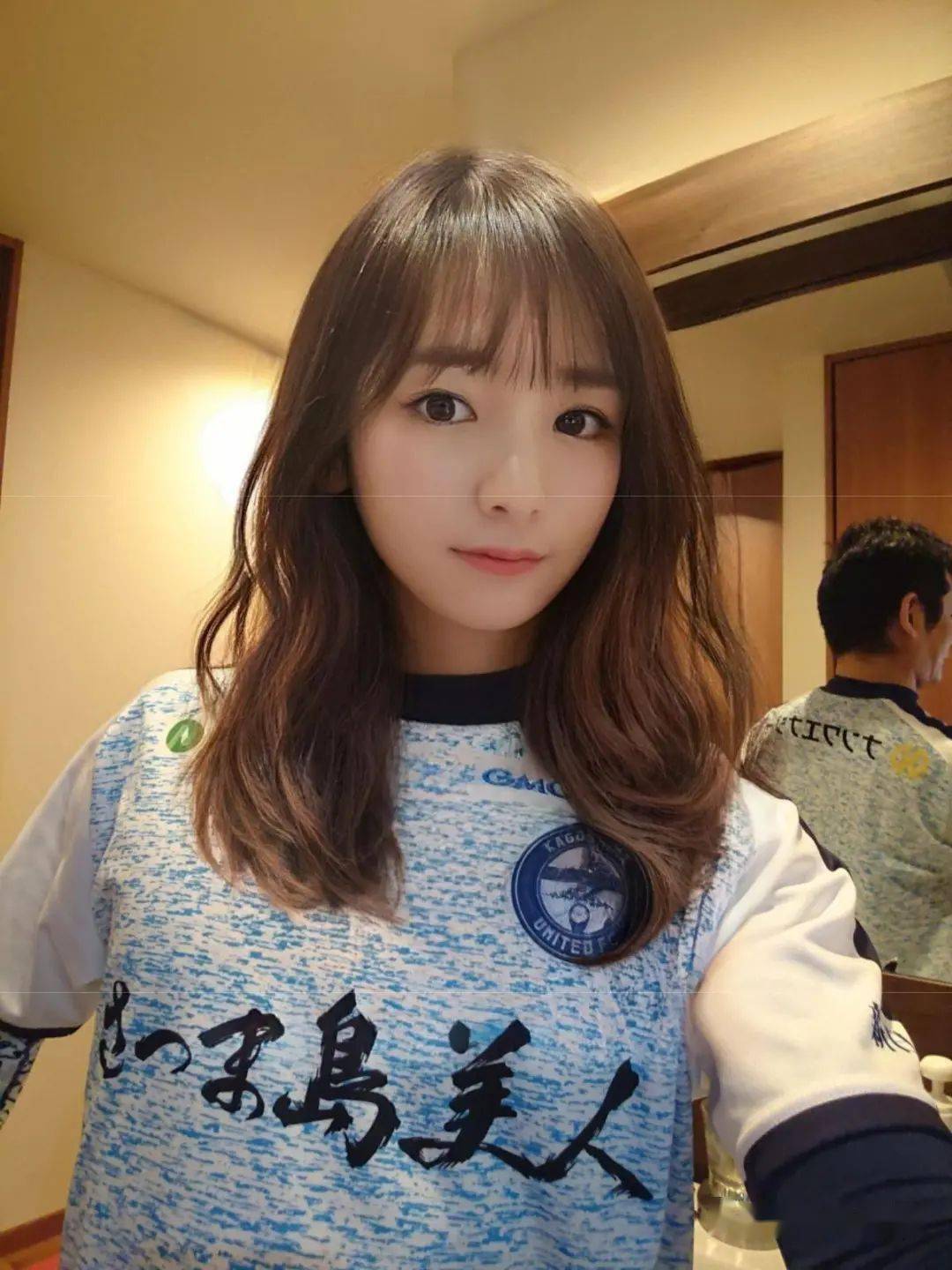 日本twitter涌现大量自拍美女诡异倒影让网友大呼世纪骗局