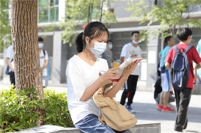 全縣共設道縣一中,永州工貿學校,敦頤高中,瀟水學校4個考點200個考室.