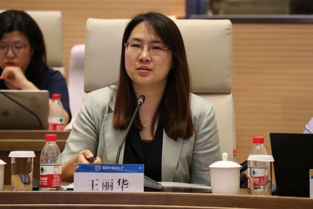 原则逻辑以及实践效果;上海大学图书情报档案系副主任王丽华以"从课