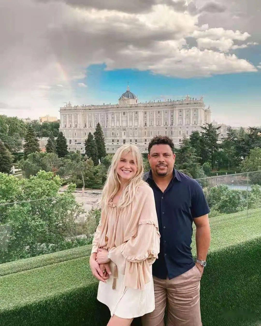 老婆▼皮纳蒙蒂女友▼科尔多巴的老友聚▼拉诺基亚▼贝隆来探班曼奇尼