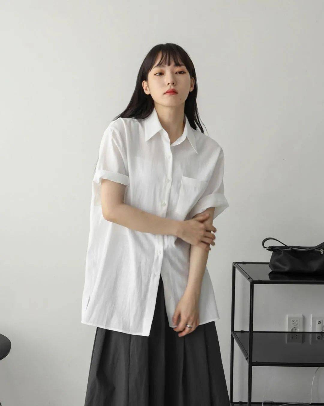 毫不费力的高级性冷淡风!3位韩国女生演绎「黑白系穿搭」 型到没话说!