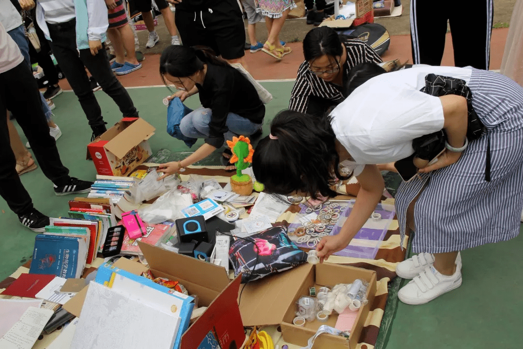 不忘华年骊歌浩荡二手交易市场准时上线
